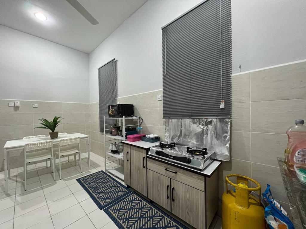 D'Sara Homestay Fully Furnished 3 Bedrooms All Aircond 2 Miles Centre Chukai Buitenkant foto