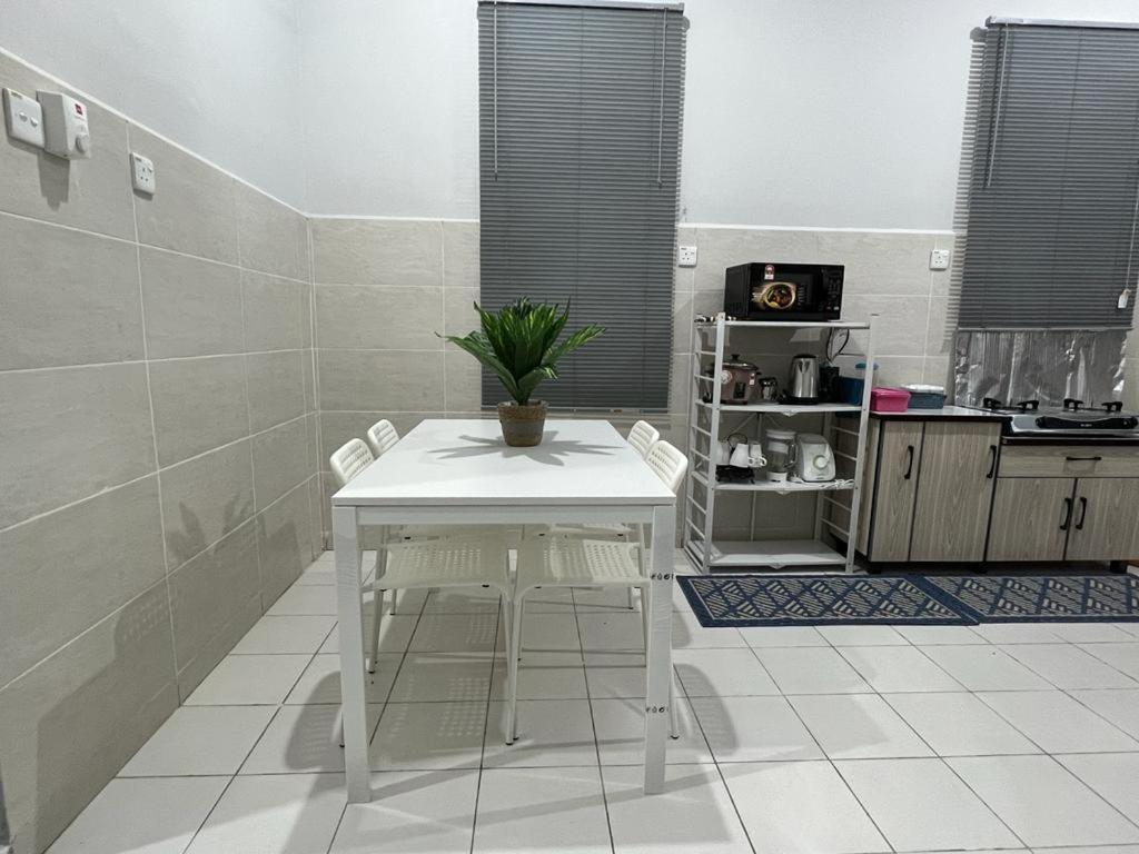 D'Sara Homestay Fully Furnished 3 Bedrooms All Aircond 2 Miles Centre Chukai Buitenkant foto