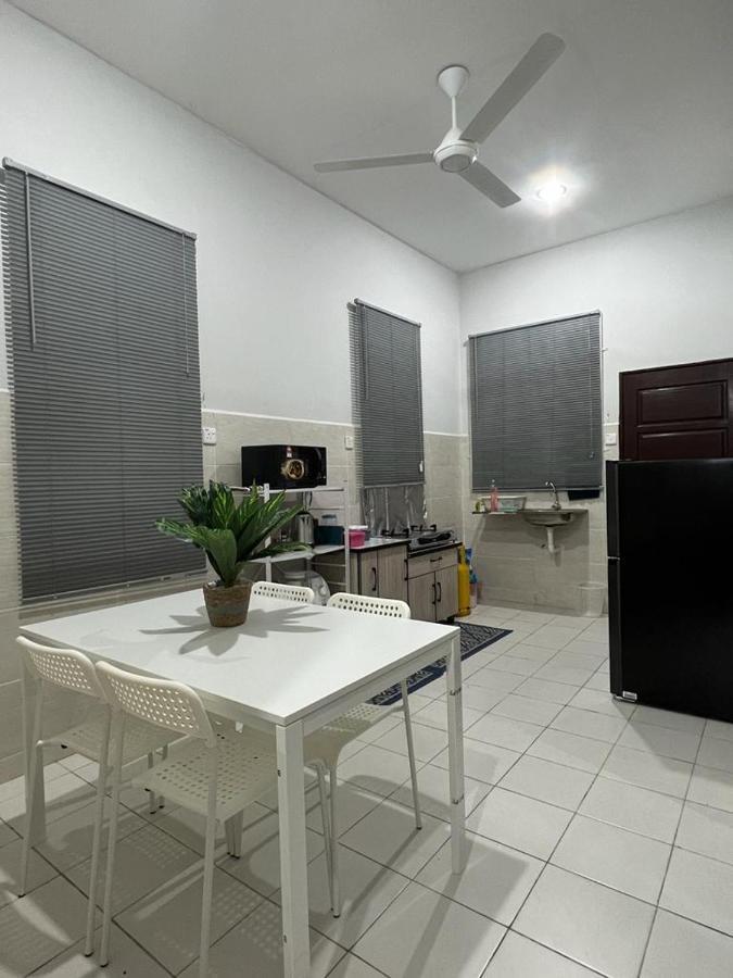 D'Sara Homestay Fully Furnished 3 Bedrooms All Aircond 2 Miles Centre Chukai Buitenkant foto