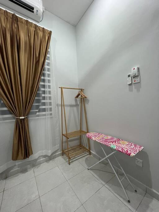 D'Sara Homestay Fully Furnished 3 Bedrooms All Aircond 2 Miles Centre Chukai Buitenkant foto