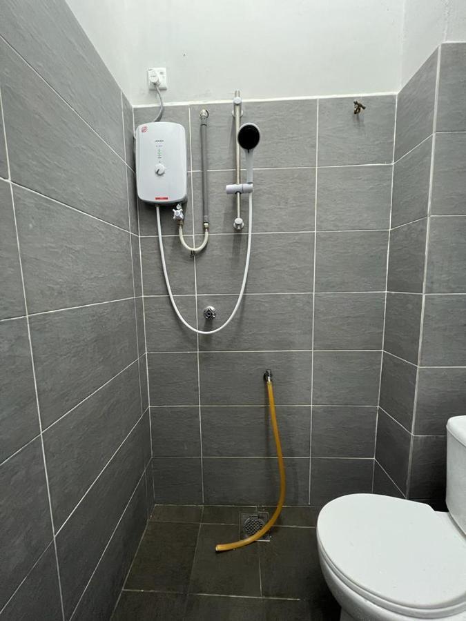 D'Sara Homestay Fully Furnished 3 Bedrooms All Aircond 2 Miles Centre Chukai Buitenkant foto