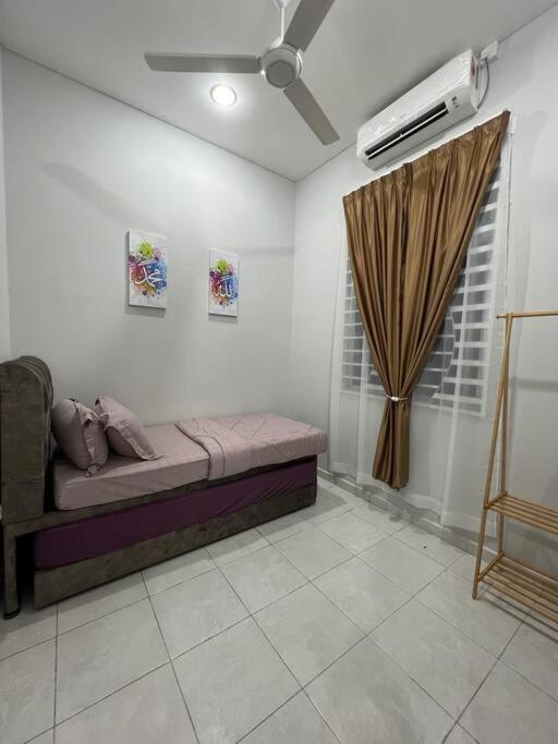 D'Sara Homestay Fully Furnished 3 Bedrooms All Aircond 2 Miles Centre Chukai Buitenkant foto