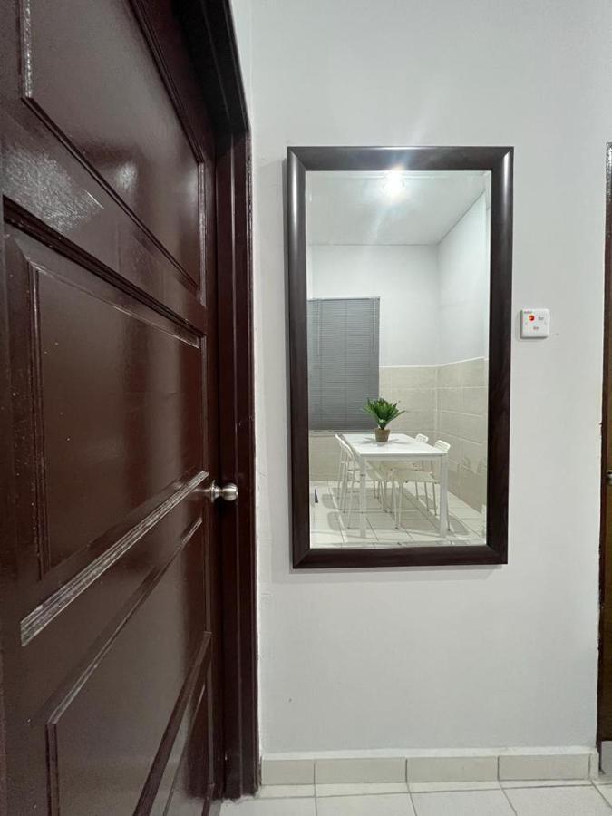 D'Sara Homestay Fully Furnished 3 Bedrooms All Aircond 2 Miles Centre Chukai Buitenkant foto
