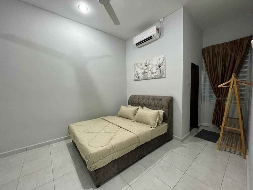 D'Sara Homestay Fully Furnished 3 Bedrooms All Aircond 2 Miles Centre Chukai Buitenkant foto