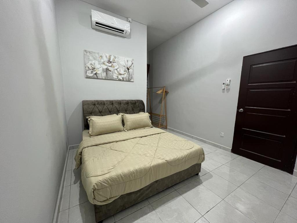 D'Sara Homestay Fully Furnished 3 Bedrooms All Aircond 2 Miles Centre Chukai Buitenkant foto