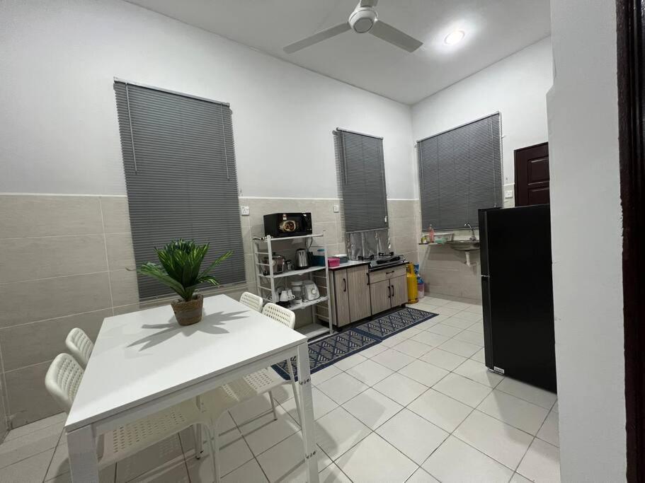 D'Sara Homestay Fully Furnished 3 Bedrooms All Aircond 2 Miles Centre Chukai Buitenkant foto
