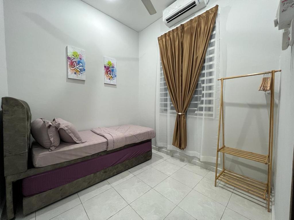 D'Sara Homestay Fully Furnished 3 Bedrooms All Aircond 2 Miles Centre Chukai Buitenkant foto