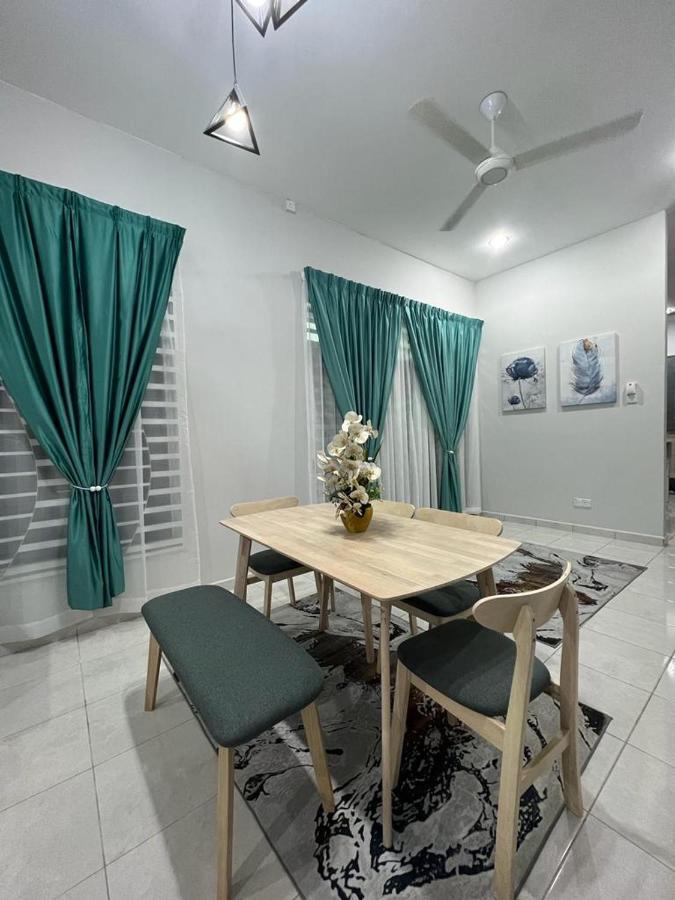 D'Sara Homestay Fully Furnished 3 Bedrooms All Aircond 2 Miles Centre Chukai Buitenkant foto