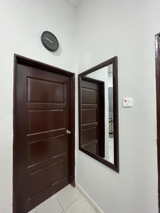 D'Sara Homestay Fully Furnished 3 Bedrooms All Aircond 2 Miles Centre Chukai Buitenkant foto