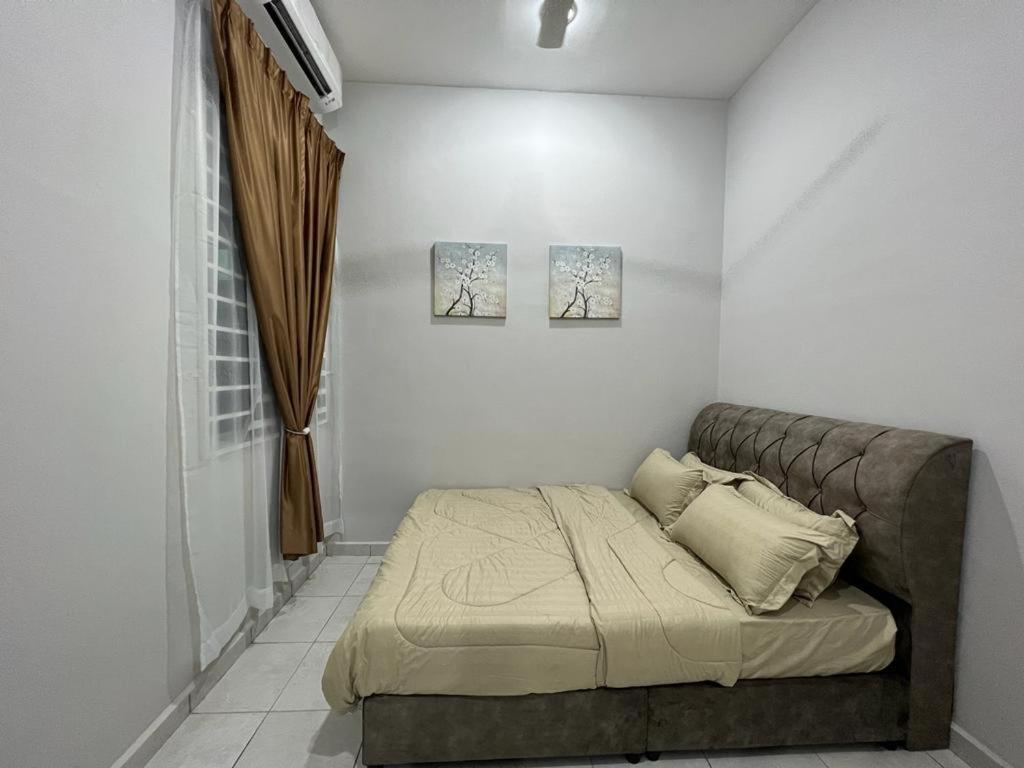 D'Sara Homestay Fully Furnished 3 Bedrooms All Aircond 2 Miles Centre Chukai Buitenkant foto