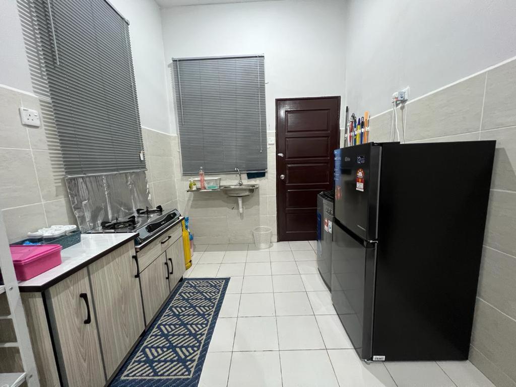 D'Sara Homestay Fully Furnished 3 Bedrooms All Aircond 2 Miles Centre Chukai Buitenkant foto
