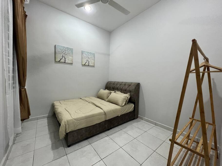 D'Sara Homestay Fully Furnished 3 Bedrooms All Aircond 2 Miles Centre Chukai Buitenkant foto