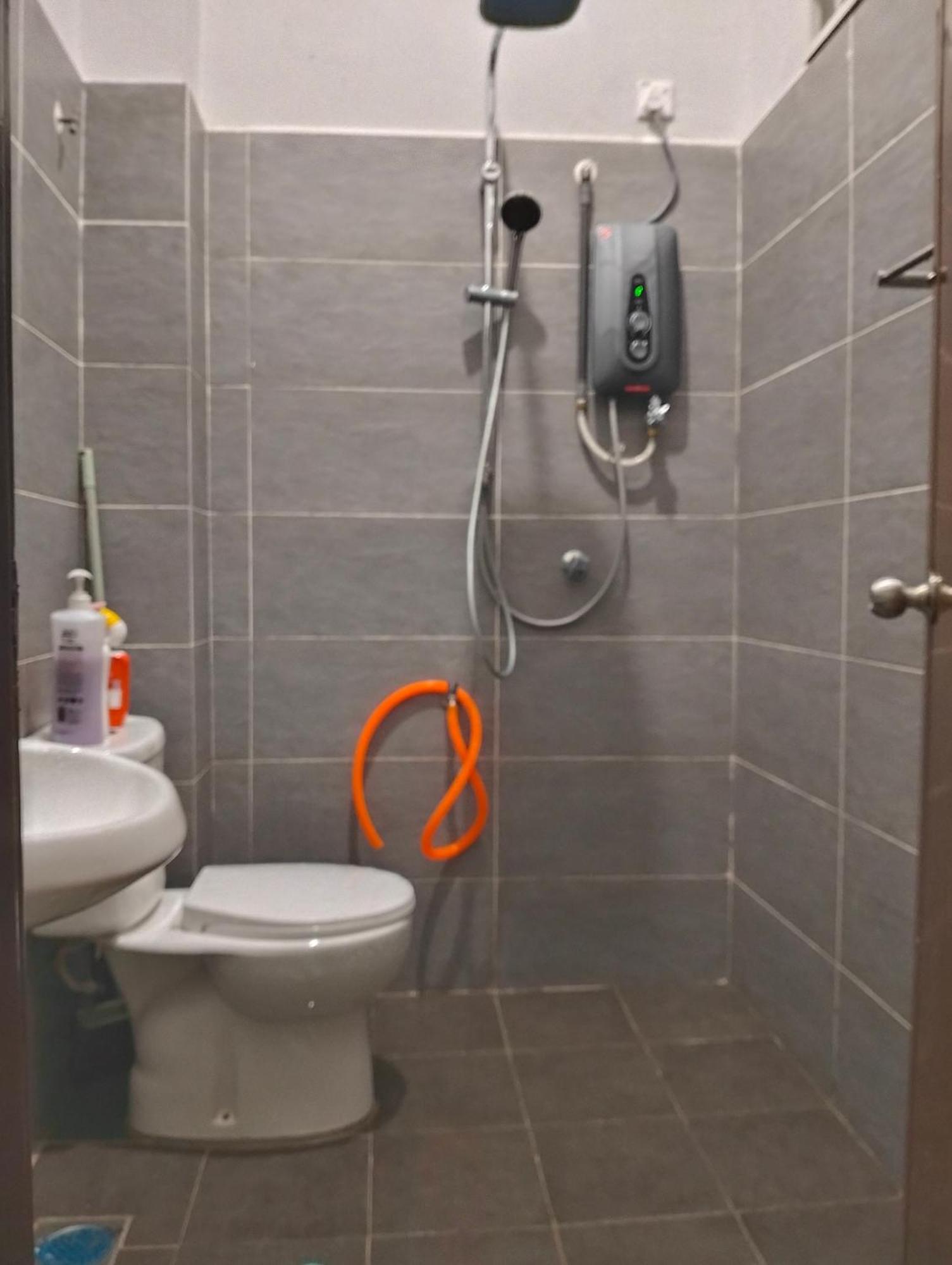 D'Sara Homestay Fully Furnished 3 Bedrooms All Aircond 2 Miles Centre Chukai Buitenkant foto