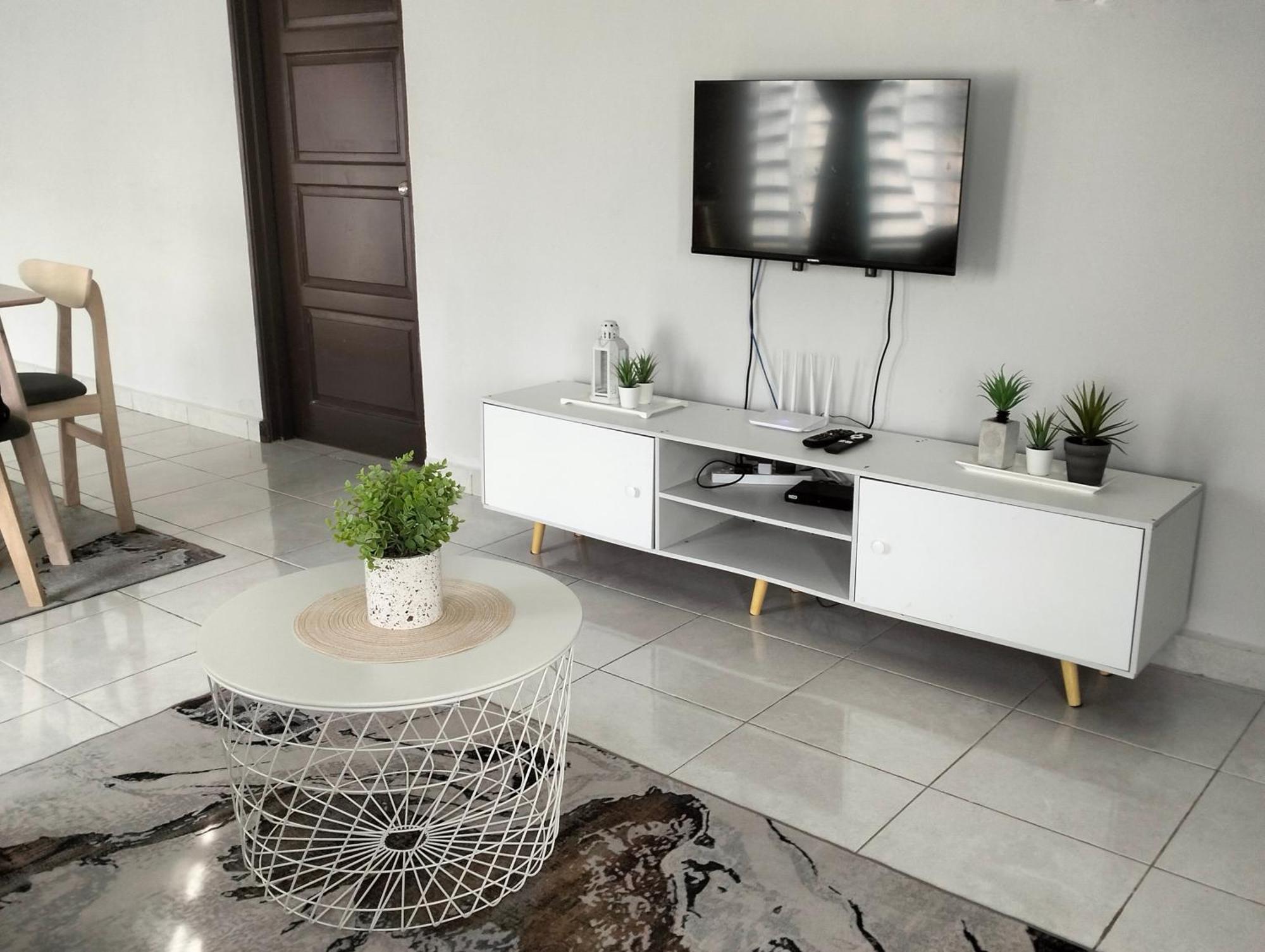 D'Sara Homestay Fully Furnished 3 Bedrooms All Aircond 2 Miles Centre Chukai Buitenkant foto